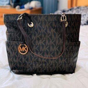Michael Kors Signature logo tote